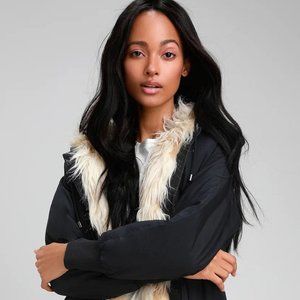 FREE SHIPPING 💎 NWT ❗️Lulu’s Wynney Black Faux Fur Lined Hooded Jacket
